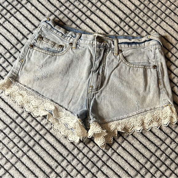 Women’s Free People Lace Denim Shorts (25) - Picture 1 of 4